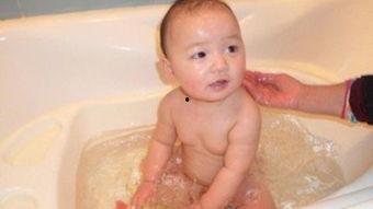 新生儿洗澡视频,视频教程解析